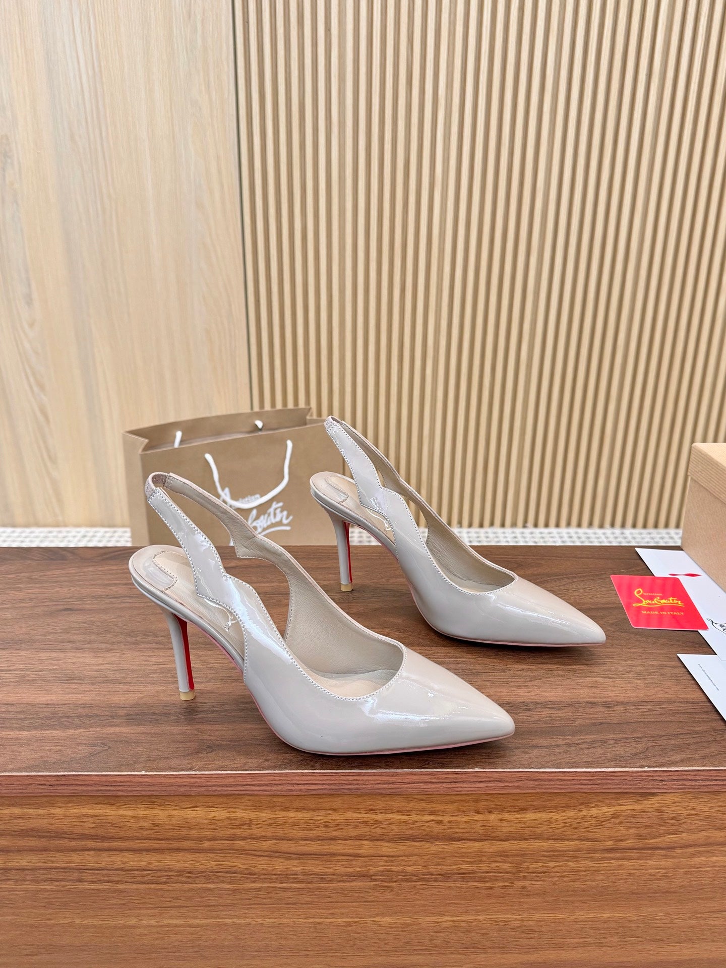 Z2N75A5  Popular leather High heels