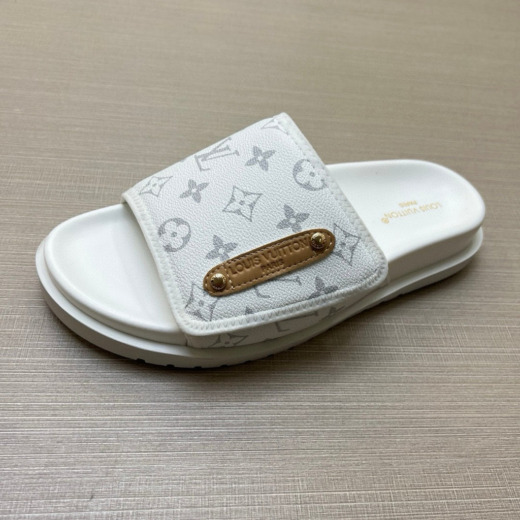 Z5N75E6  Popular Slippers