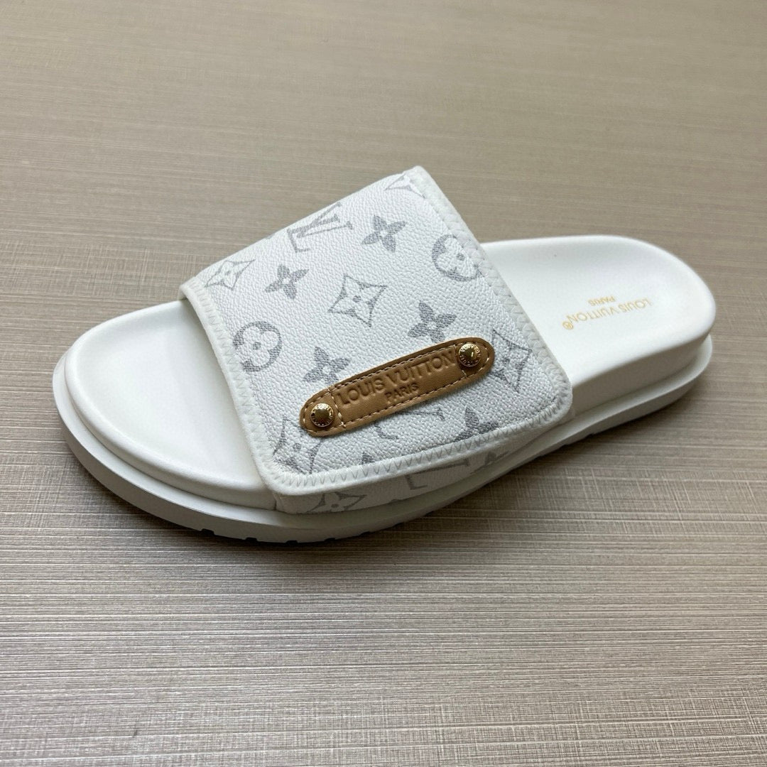 Z5N75E6  Popular Slippers