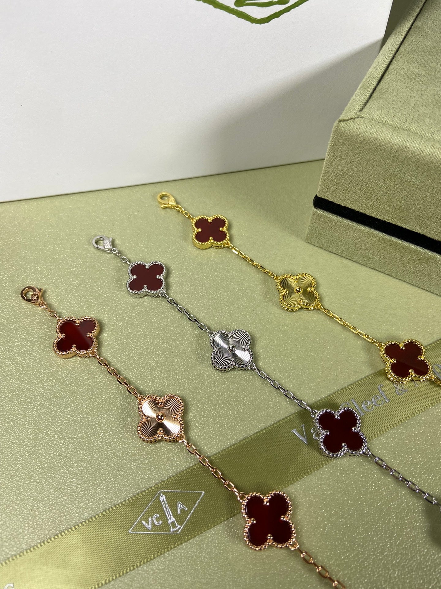 X5X94VA181K  Popular bracelets  5 flowers normal size1.5cm flower