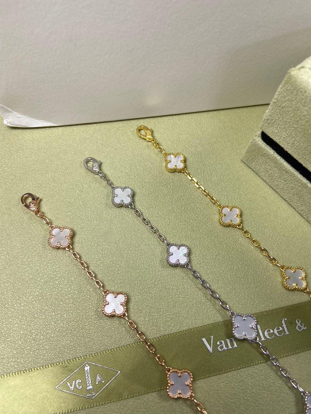 X5X94VA183K  Popular bracelets 6 flowers mini size 0.9cm flower