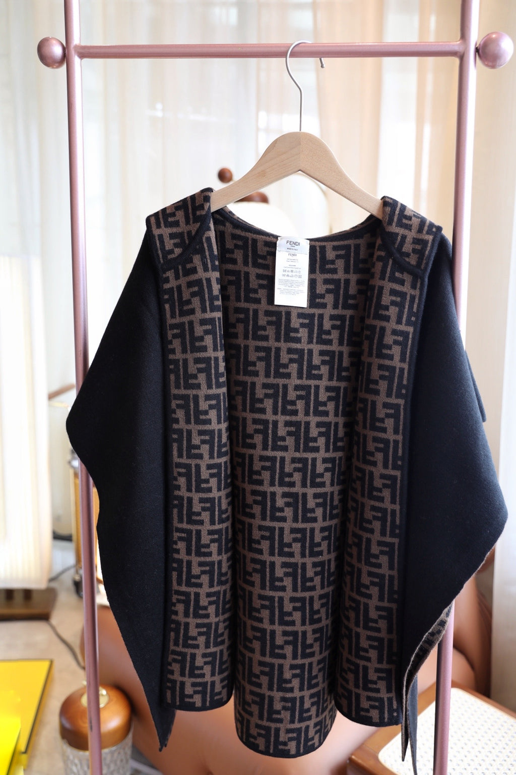 W1R86F13 Popular cape