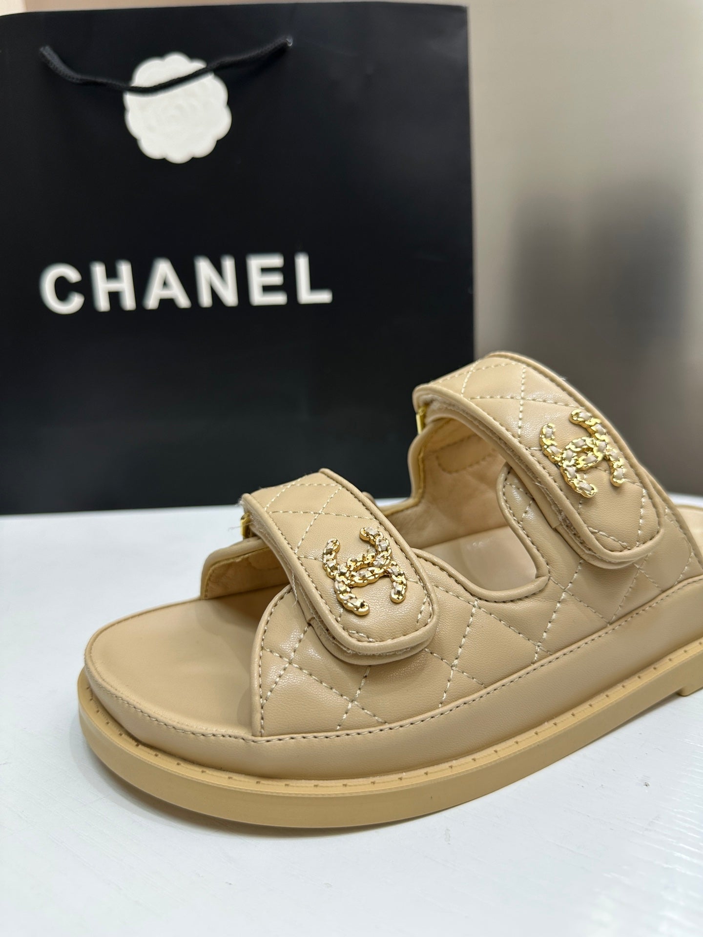Z1R45C1  Popular sandals