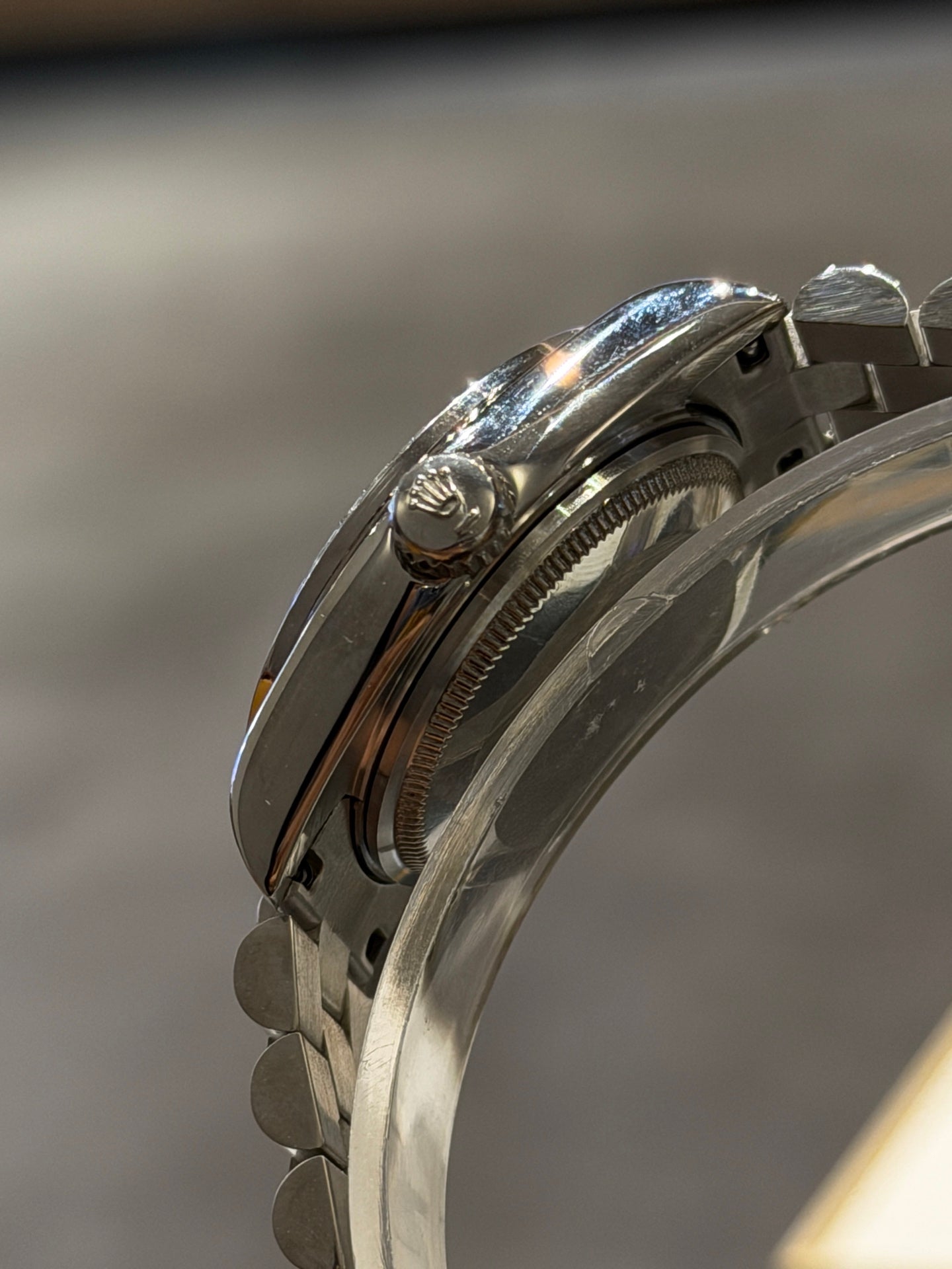 L1R36L24 Popular Watches