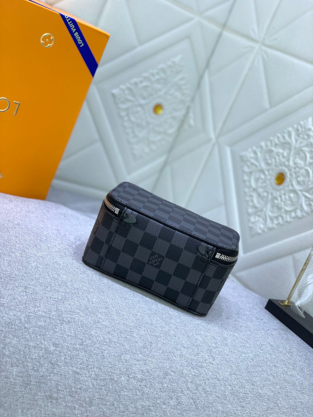 B1X34E272 Popular  leather bag 
