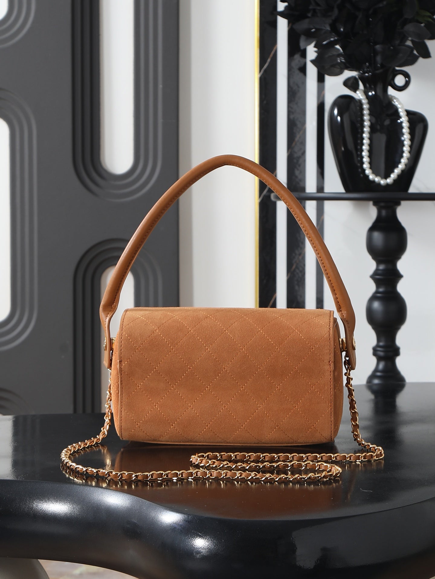B1R76C22 Popular leather bag