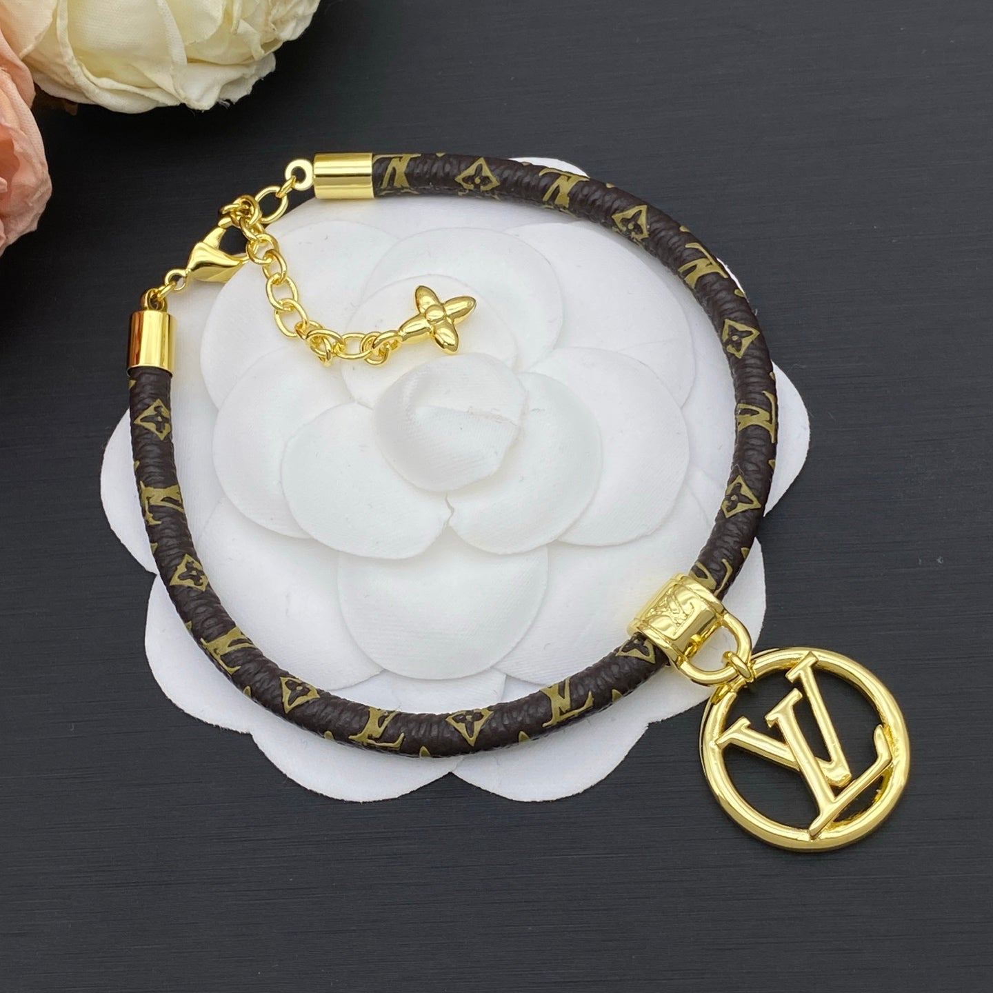 X1N36E83X Popular  Bracelets