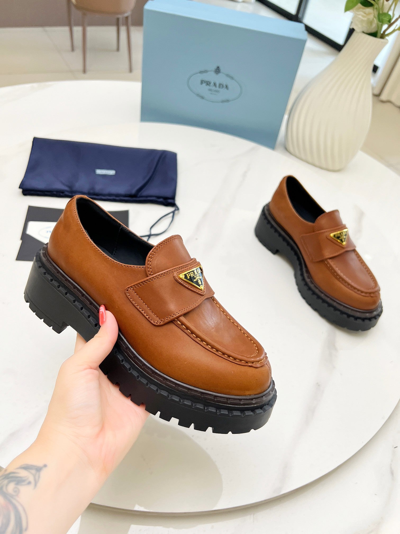 Z2Q105P409 Popular high-quality Shoes