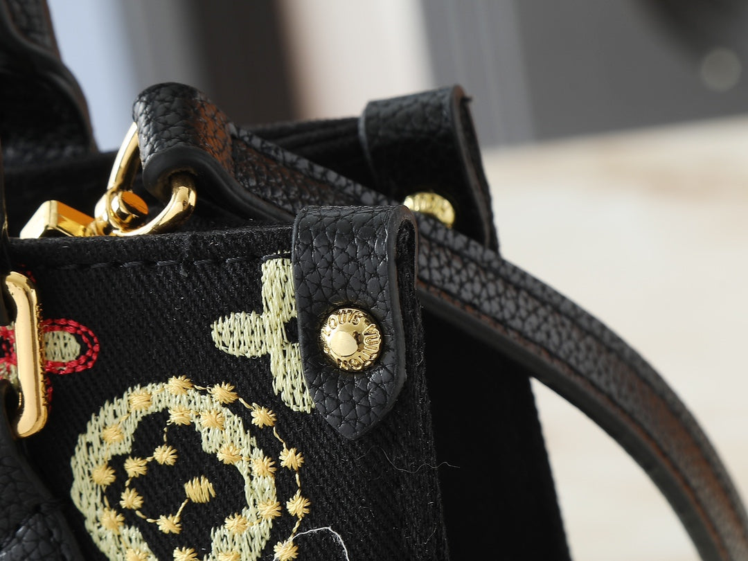 B1R15E22 Popular  genuine leather embroidered bag