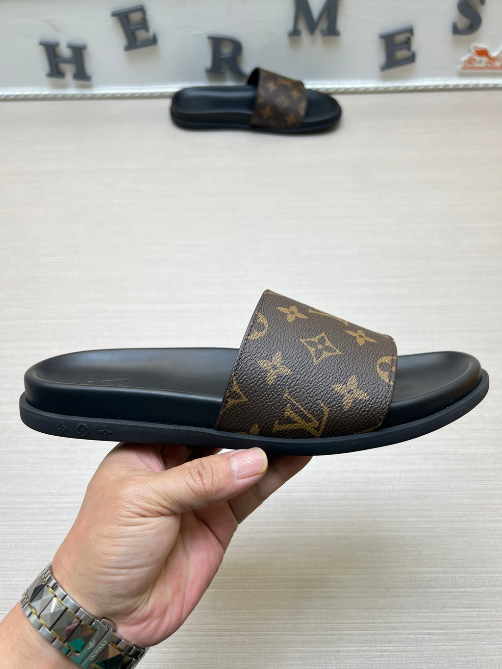 Z5ZE57 Popular slippers