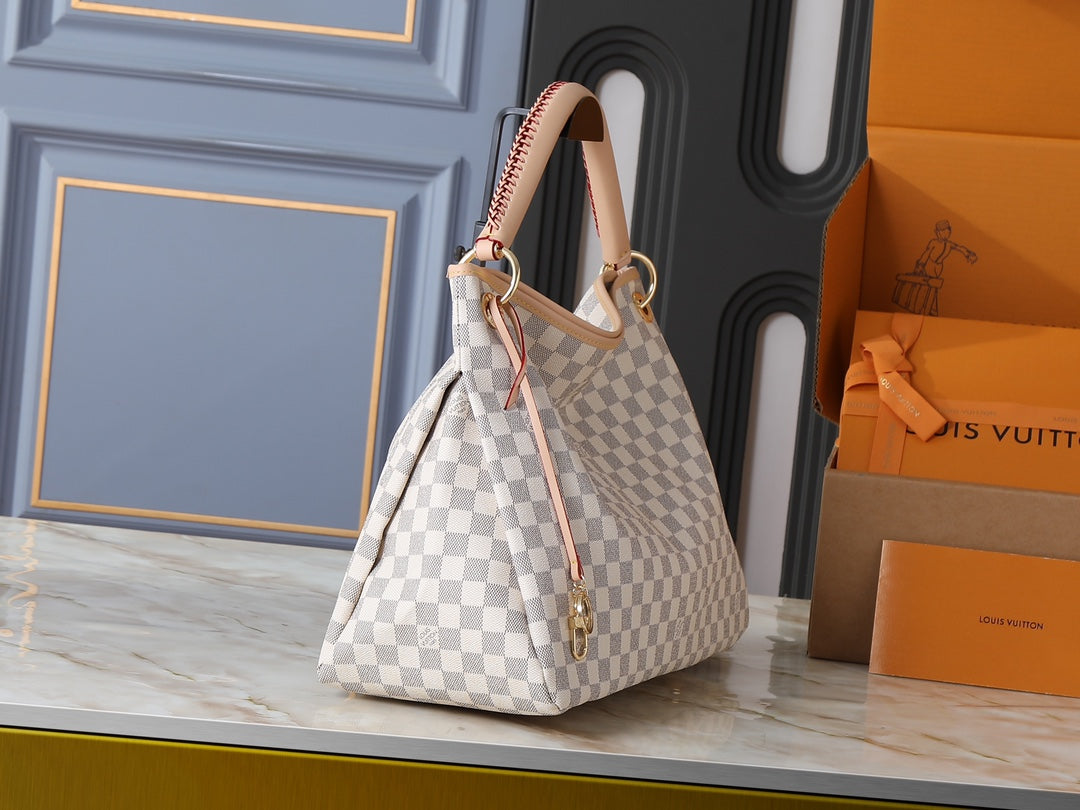 B1P46E66 Popular leather bag
