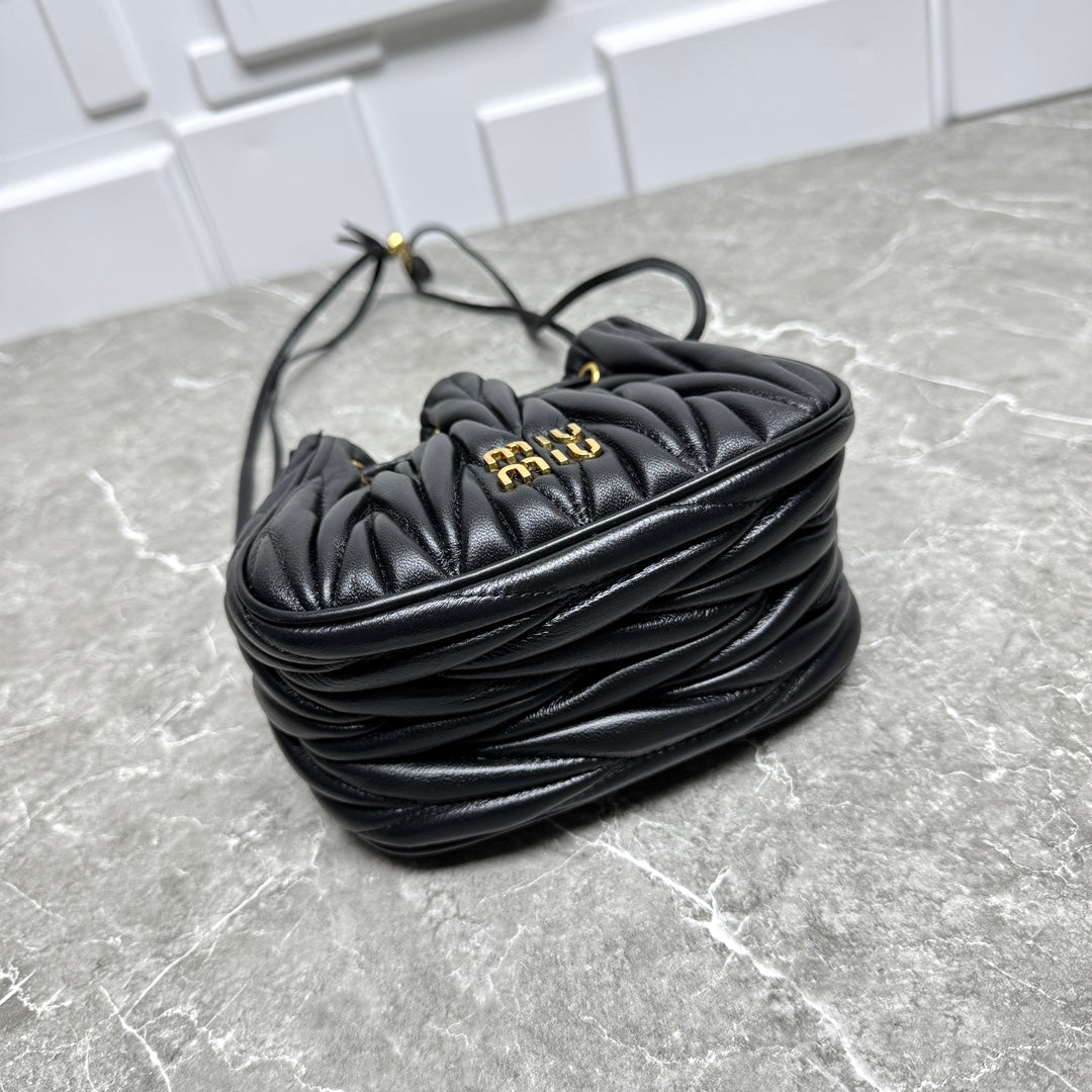 B1P36A81 Popular leather bag