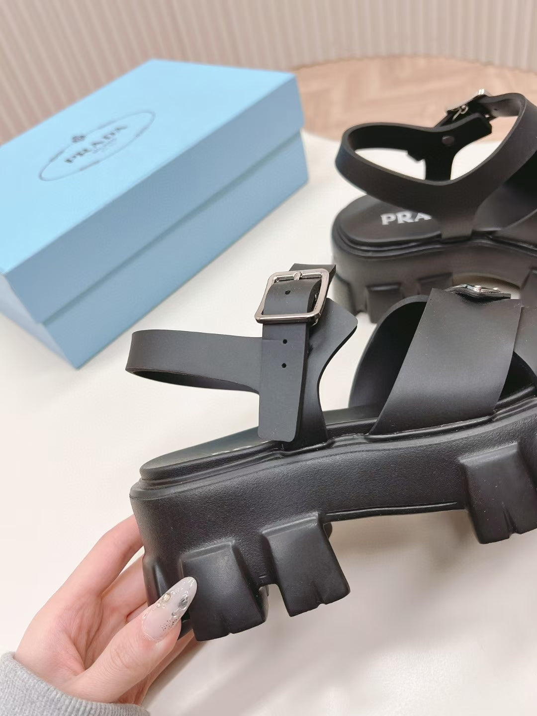 ZPX76P4 Popular sandals