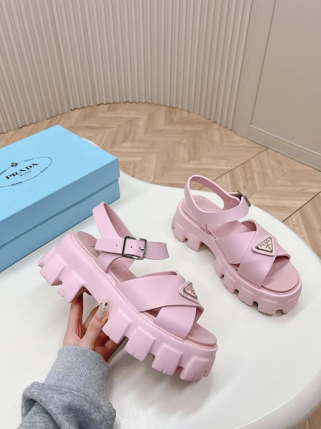 ZPX76P4 Popular sandals