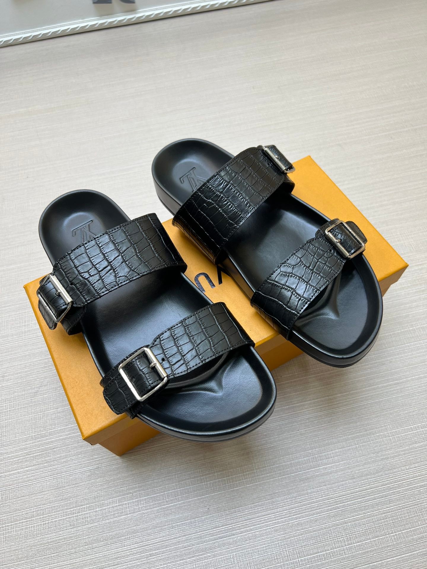 Z5ZE87 Popular slippers