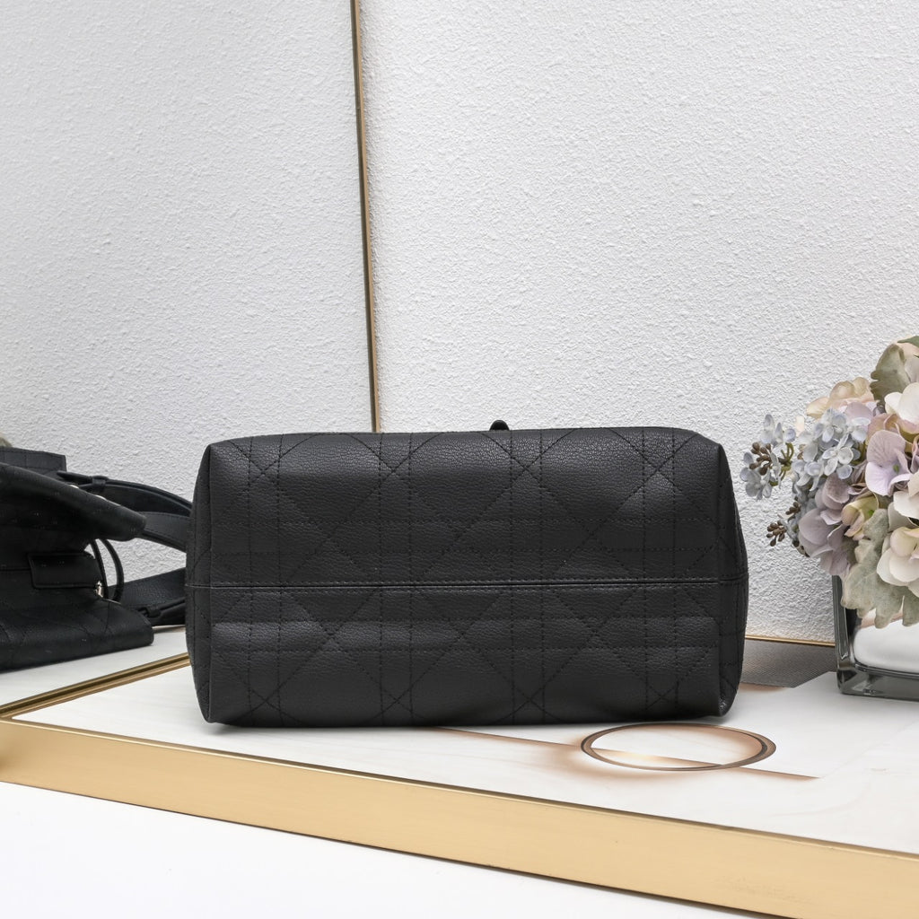 B1R76D42 Popular leather bag