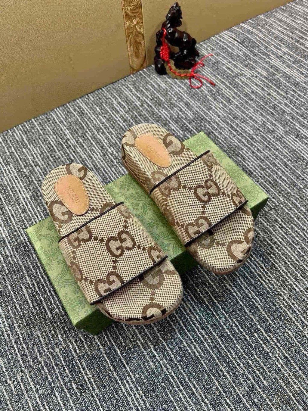 Z5R76B2 Popular Slippers