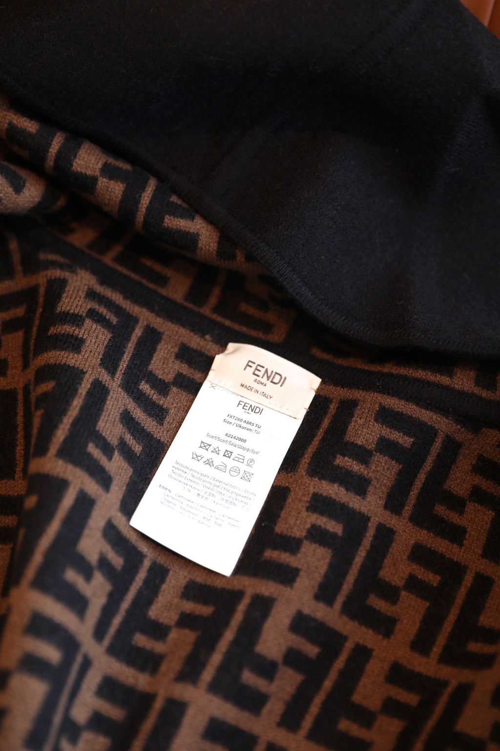 W1R86F13 Popular cape