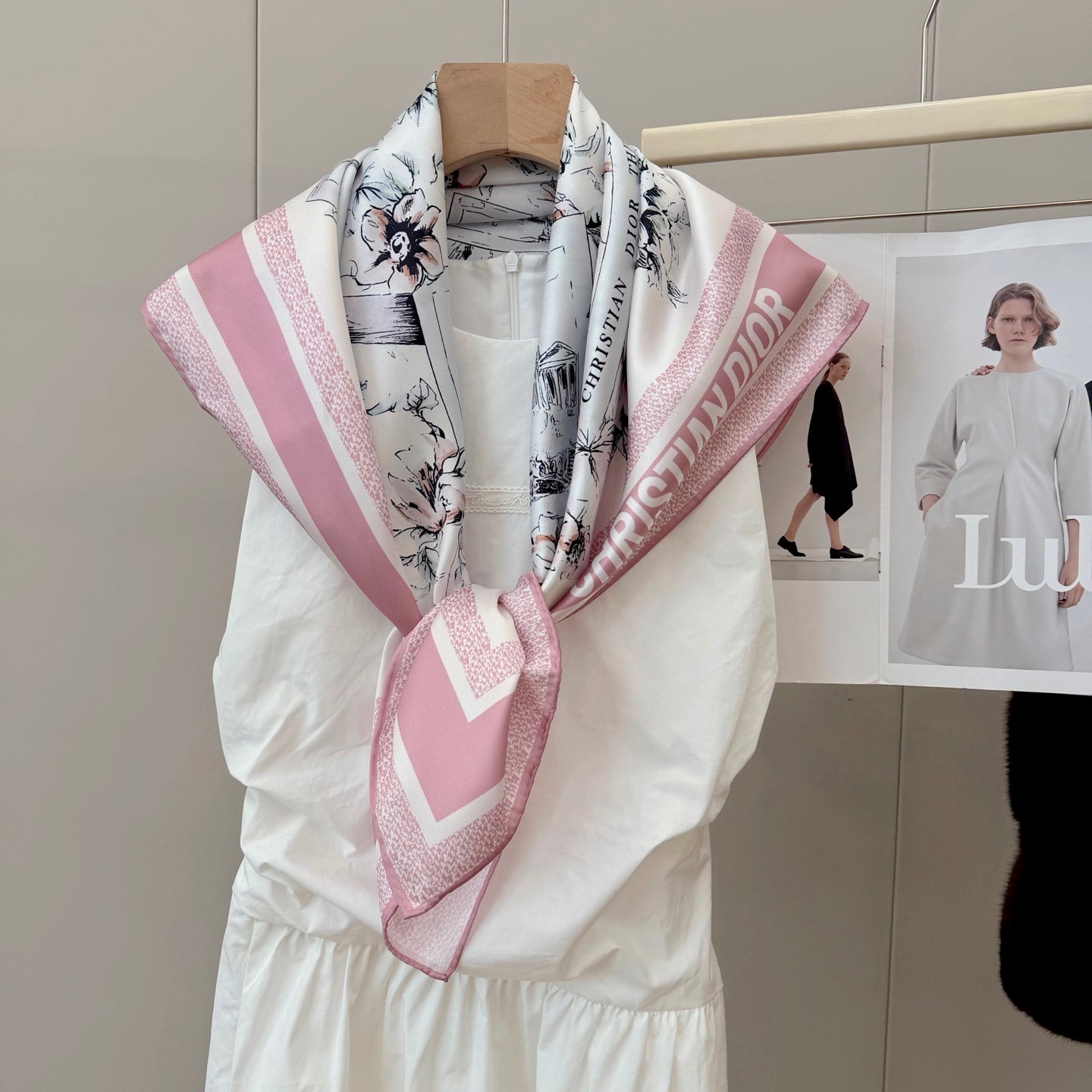 W1N36D21 Popular Silk Scarve
