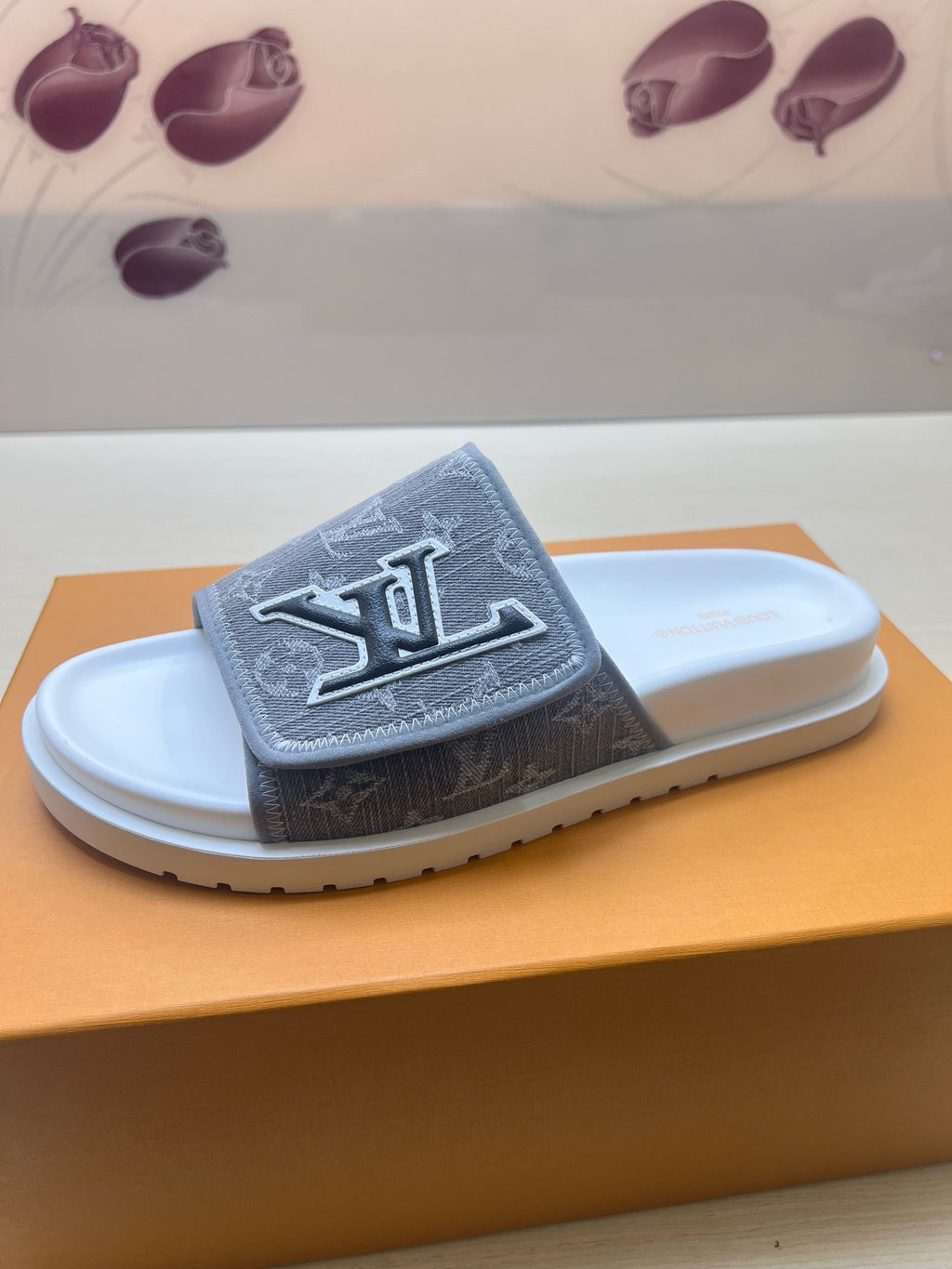 Z5R66E21 Popular  Slippers