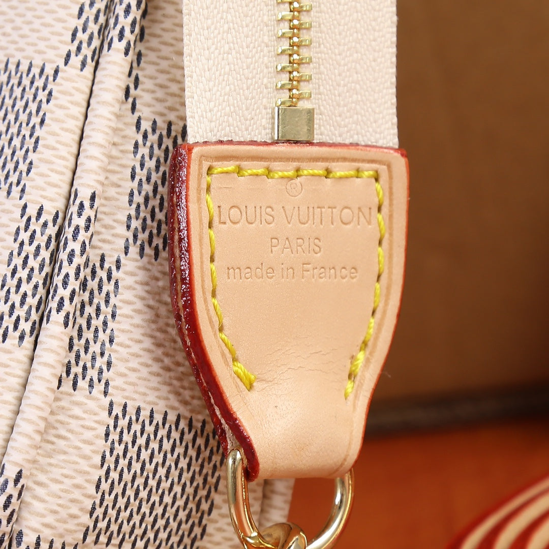 B1X102E17 Popular  leather bag 