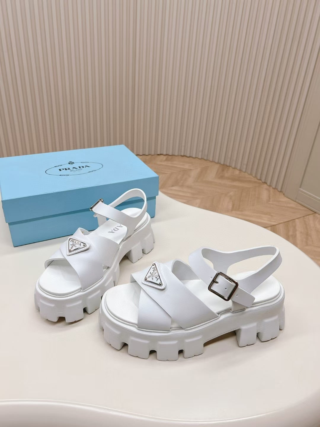 ZPX76P4 Popular sandals