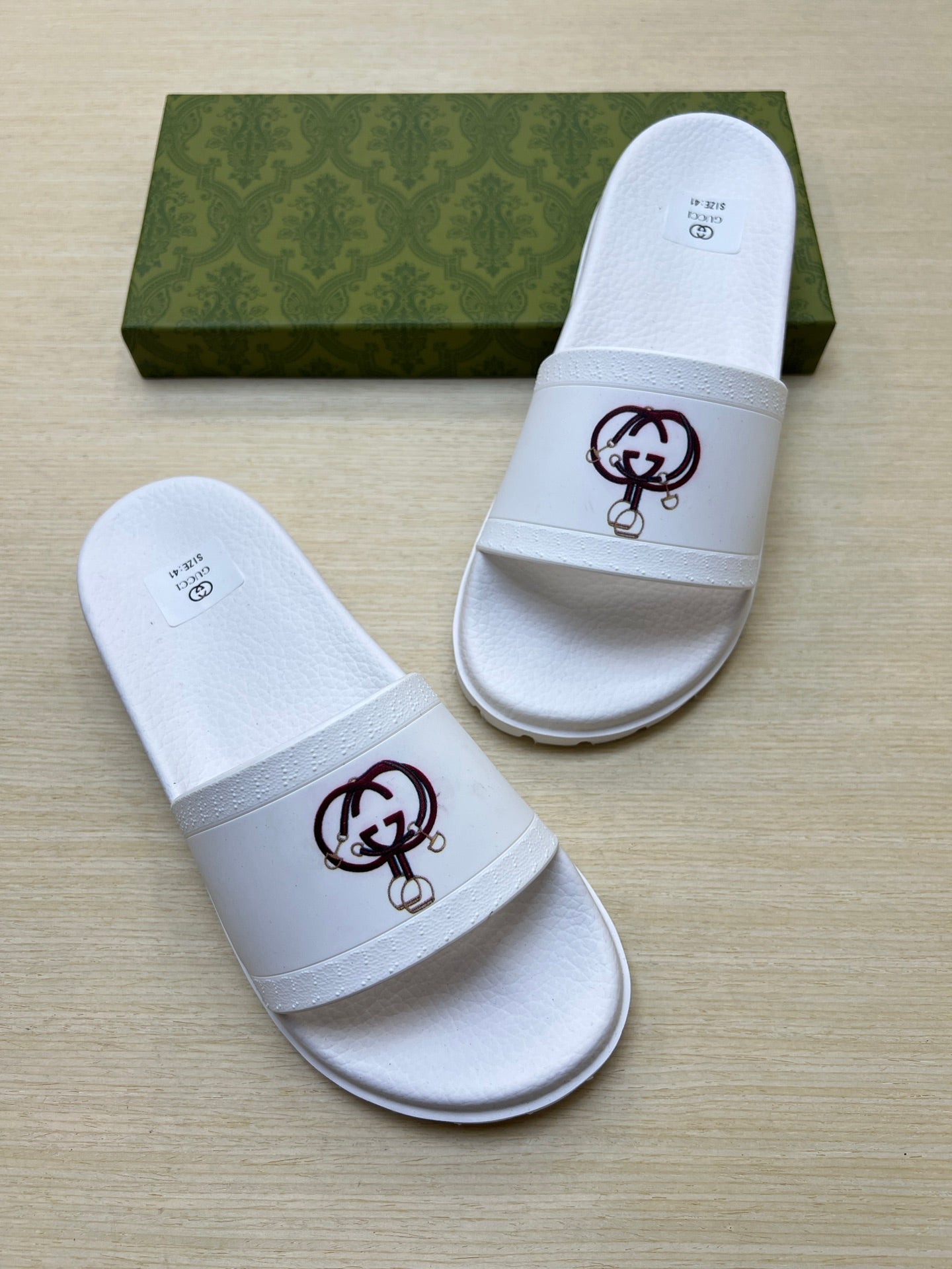 Z5R76B1 Popular Slippers