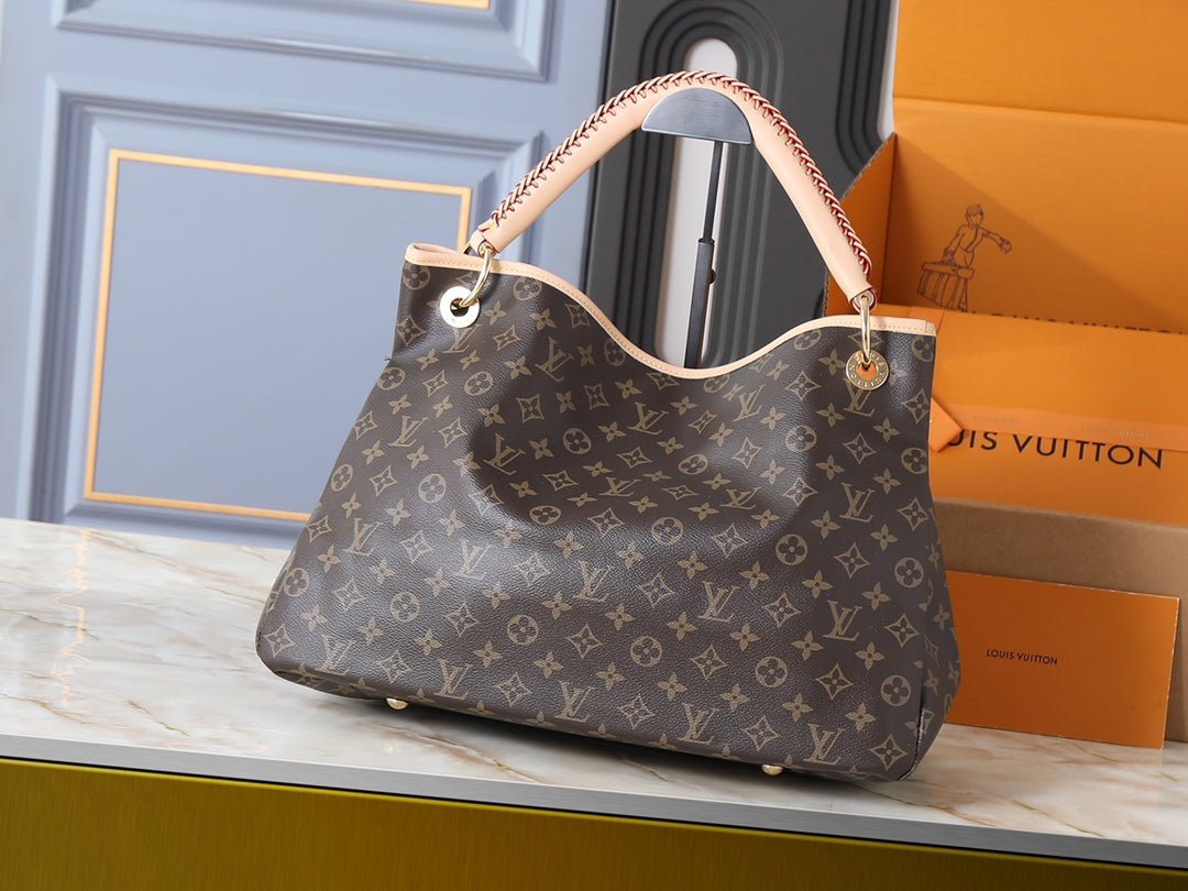 B1P46E65 Popular leather bag