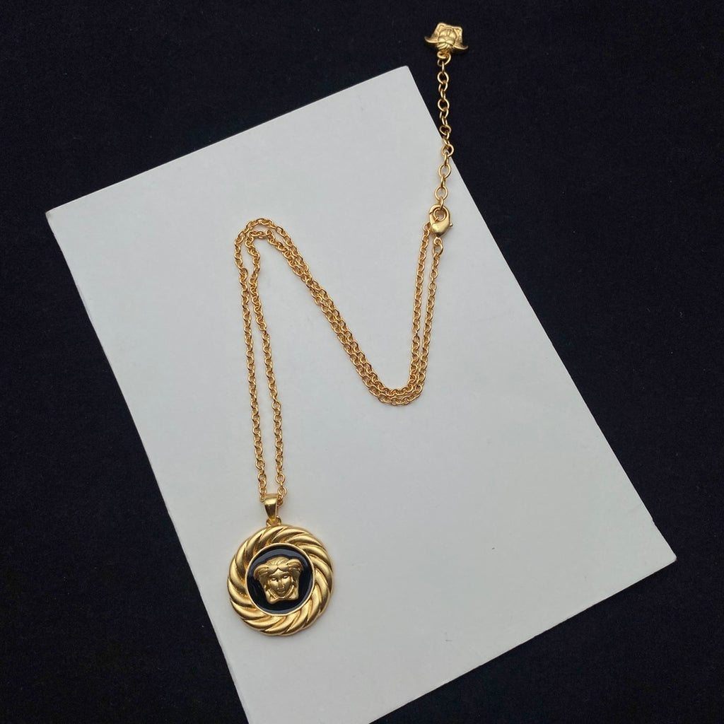 X1Q85V381X  Popular Necklaces