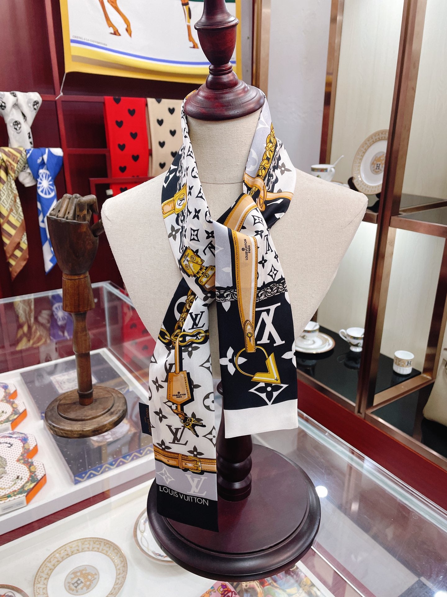 W1Z25E181 Popular Silk Scarve