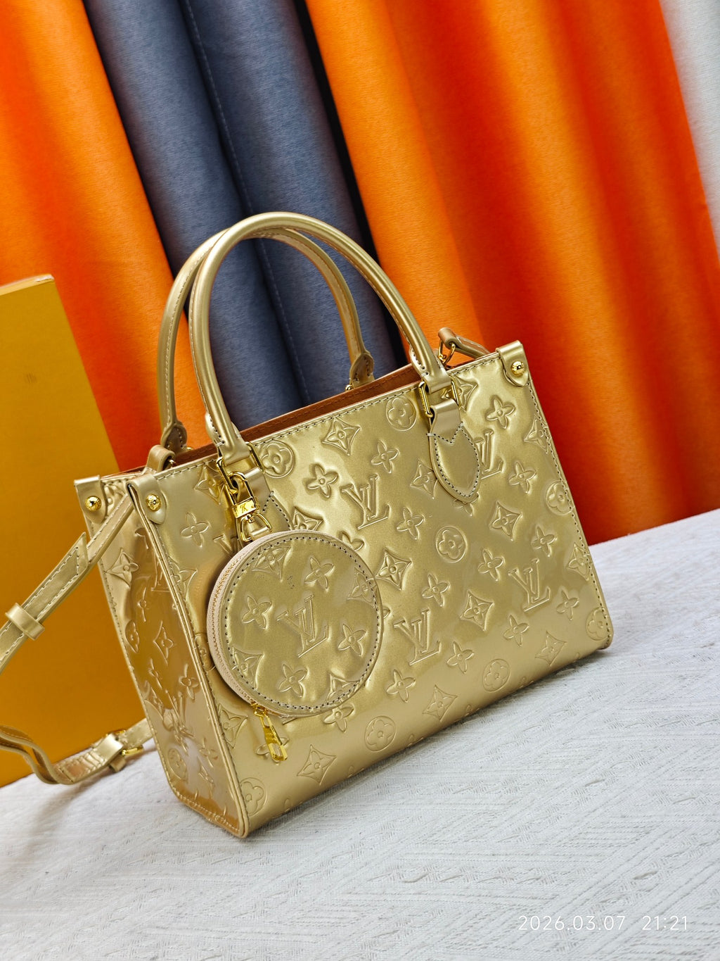 B1P36E35 Popular leather bag