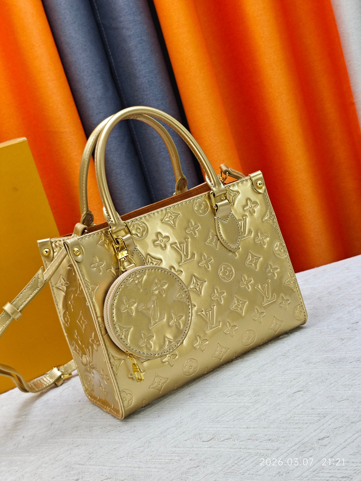 B1P36E35 Popular leather bag