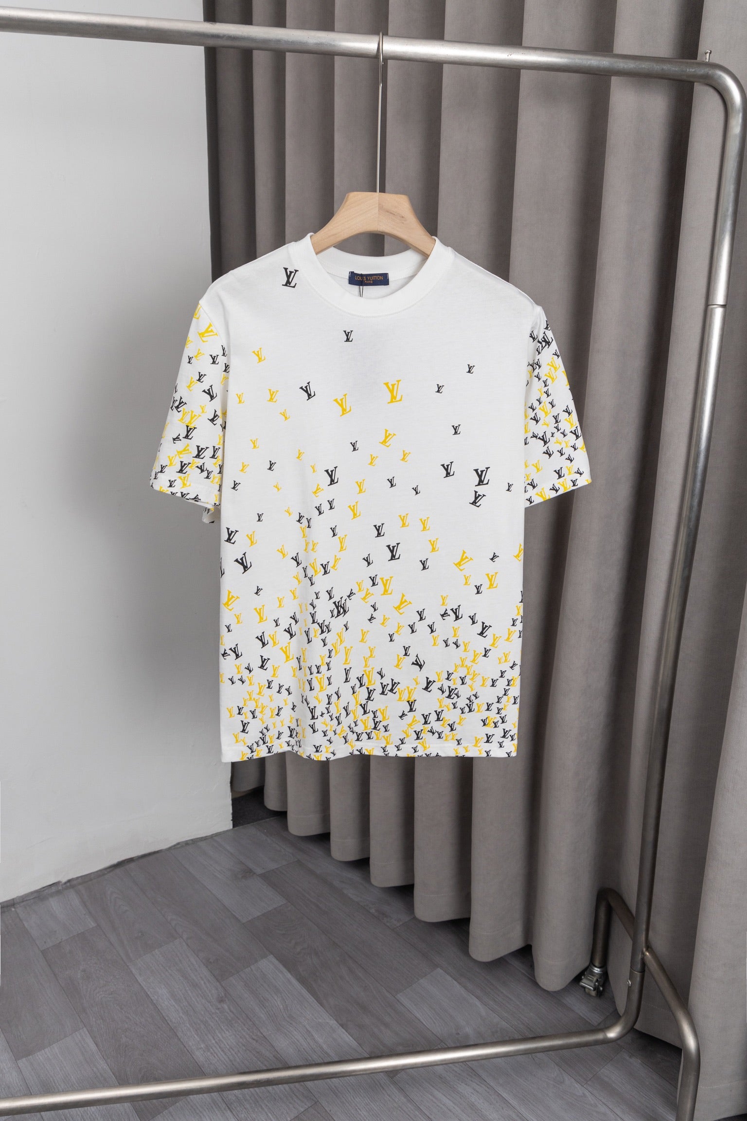 U1W25E1  Popular T-shirts