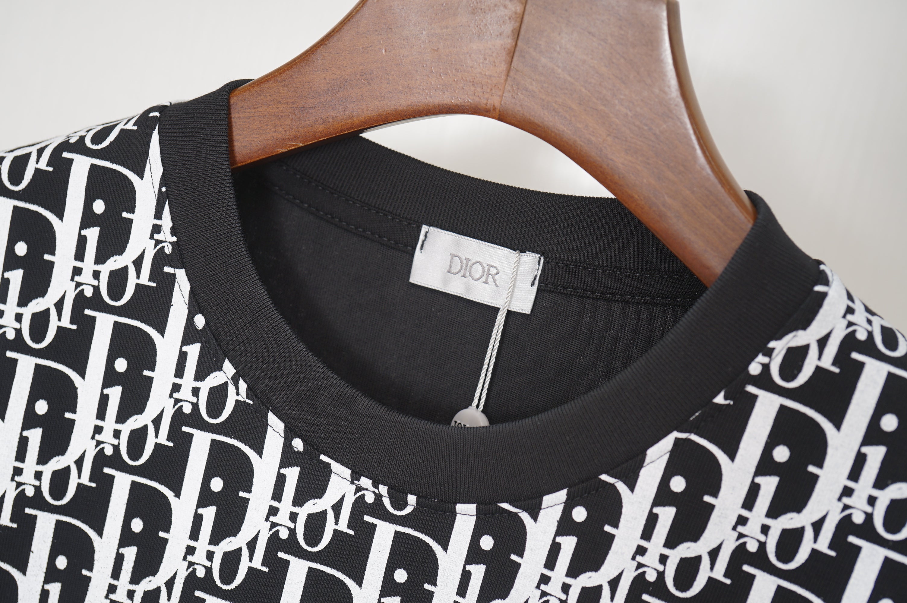 U1R76D11 Popular T-shirts
