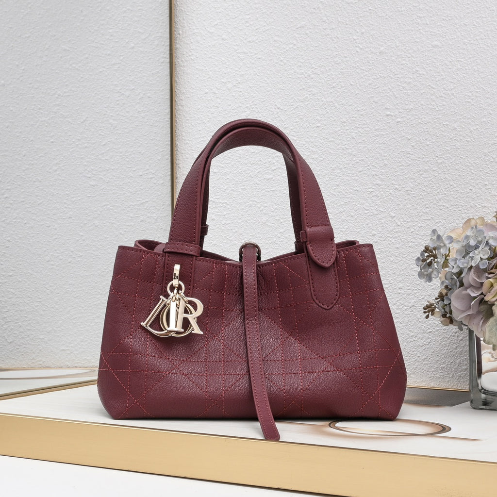 B1R76D42 Popular leather bag