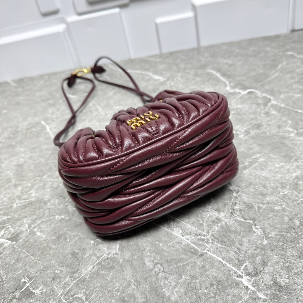 B1P36A81 Popular leather bag