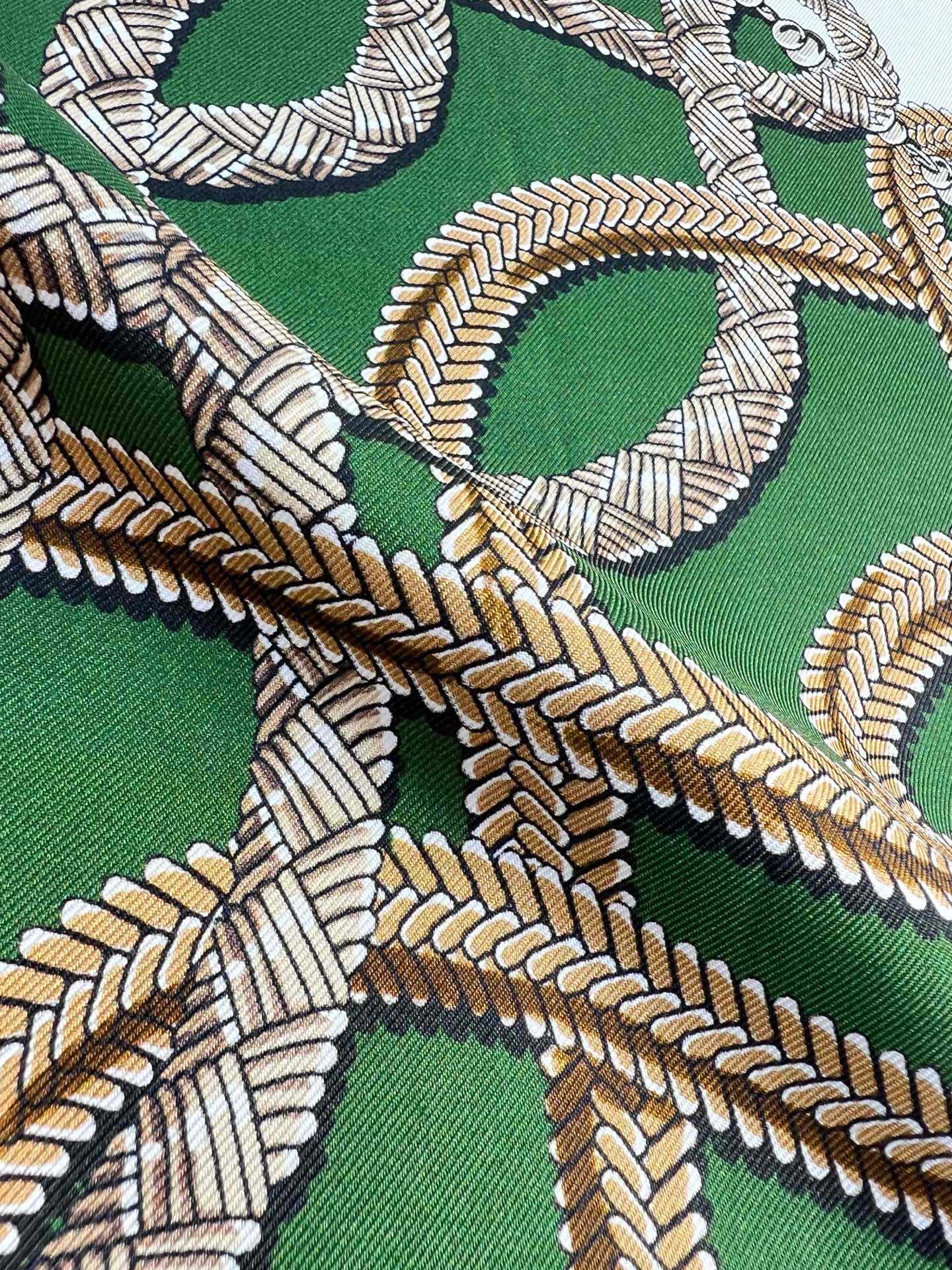 W1N46H37 Popular Silk Scarve