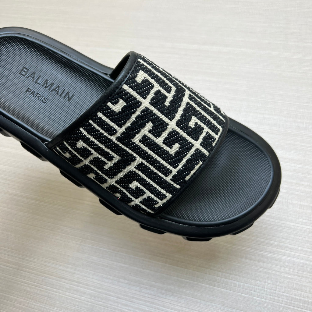 Z5ZA110  Popular slippers