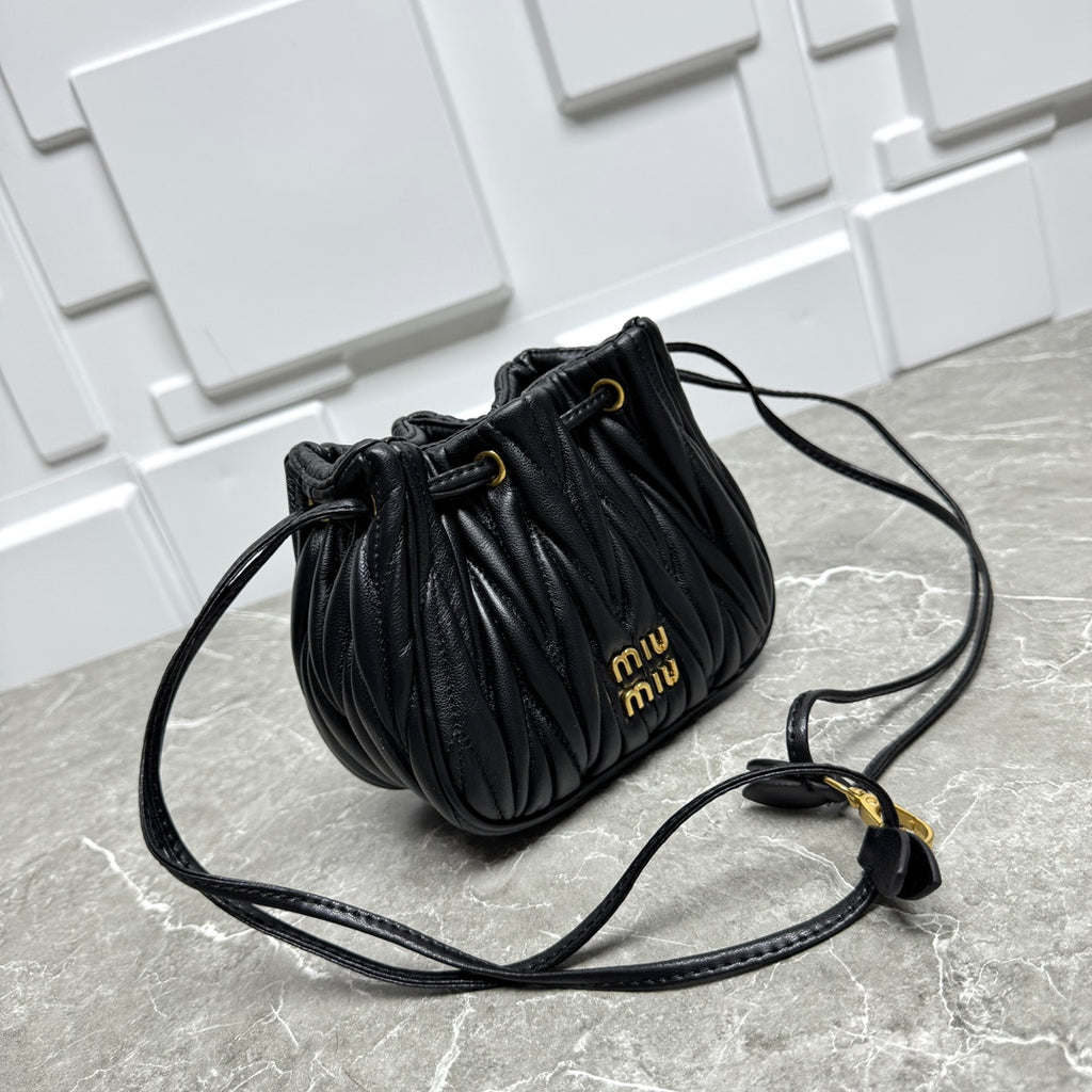 B1P36A81 Popular leather bag