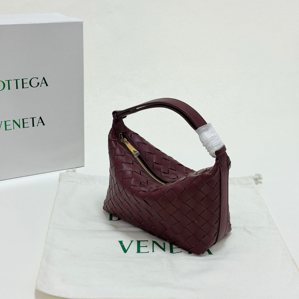 B1X76A11  Popular leather bag