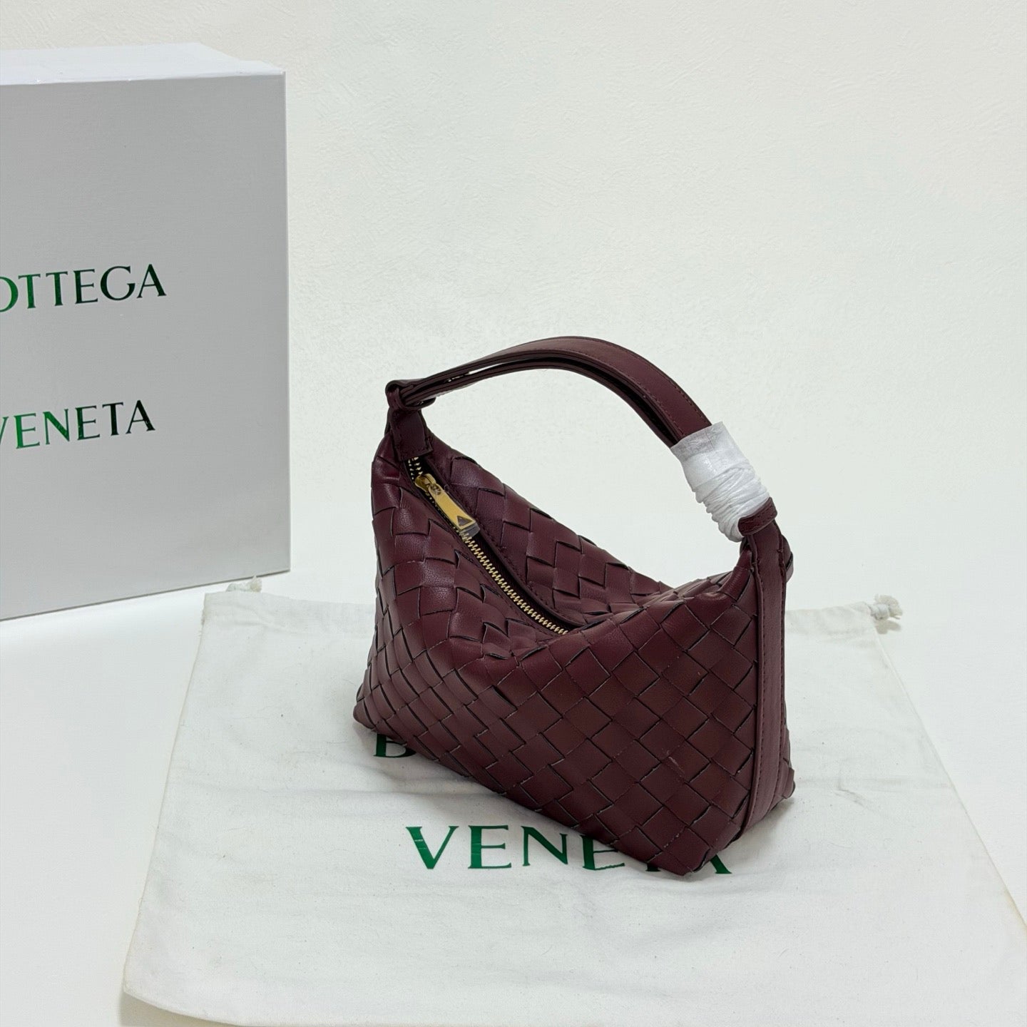 B1X76A11  Popular leather bag