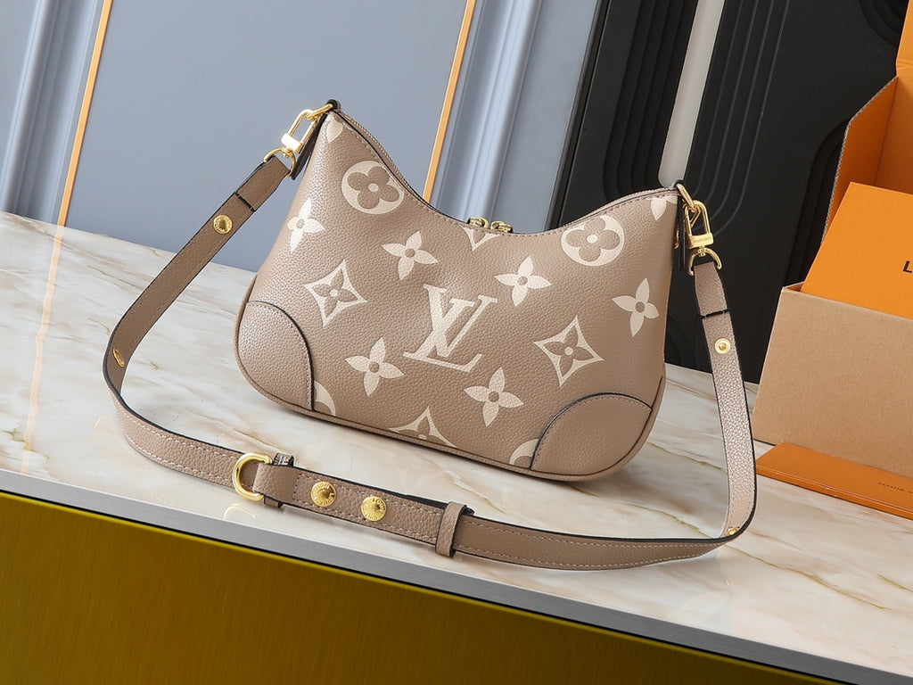 B1R76E48 Popular leather bag