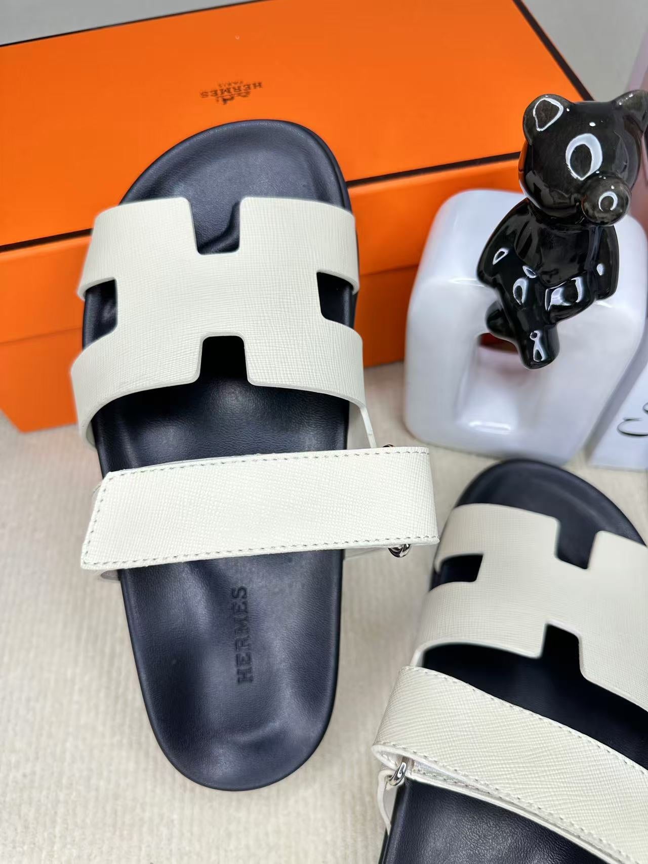 Z2Q55H28 Popular leather shoes