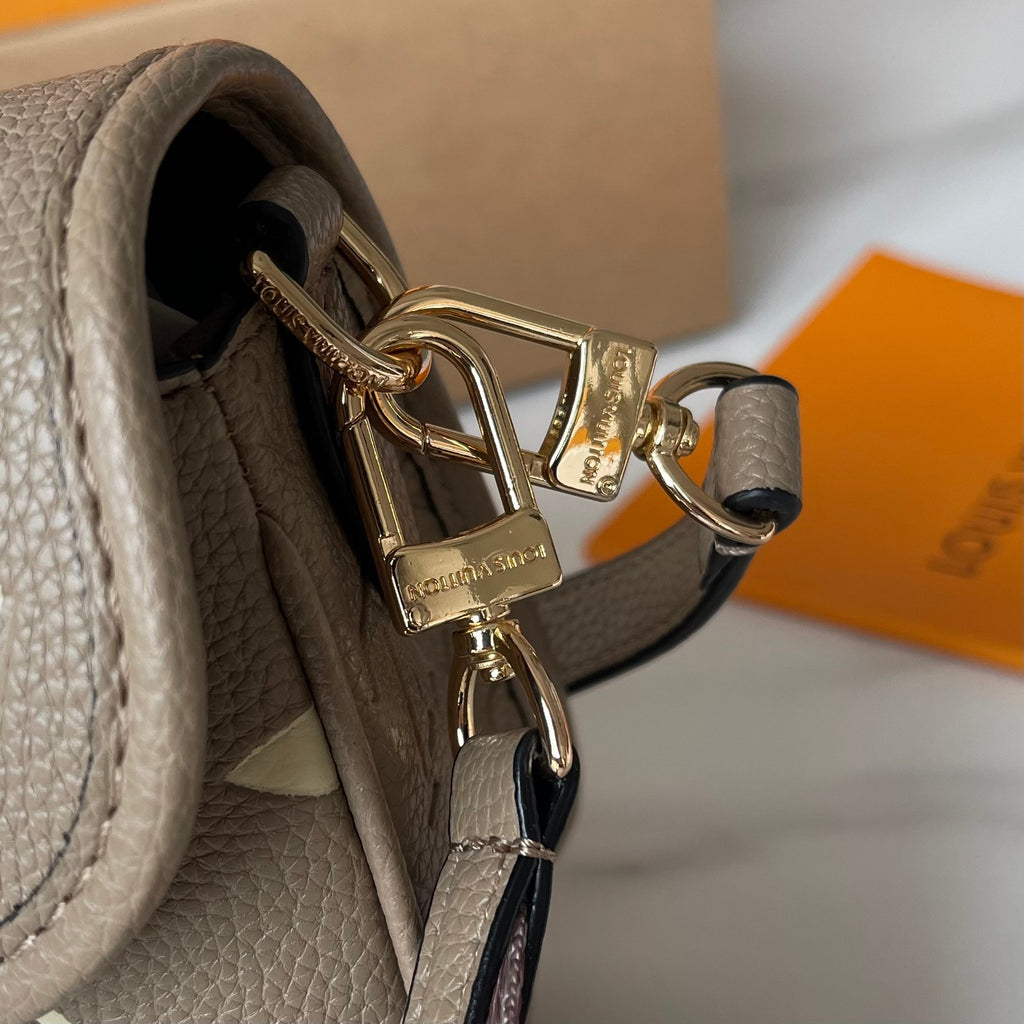 B1P36E38 Popular leather bag
