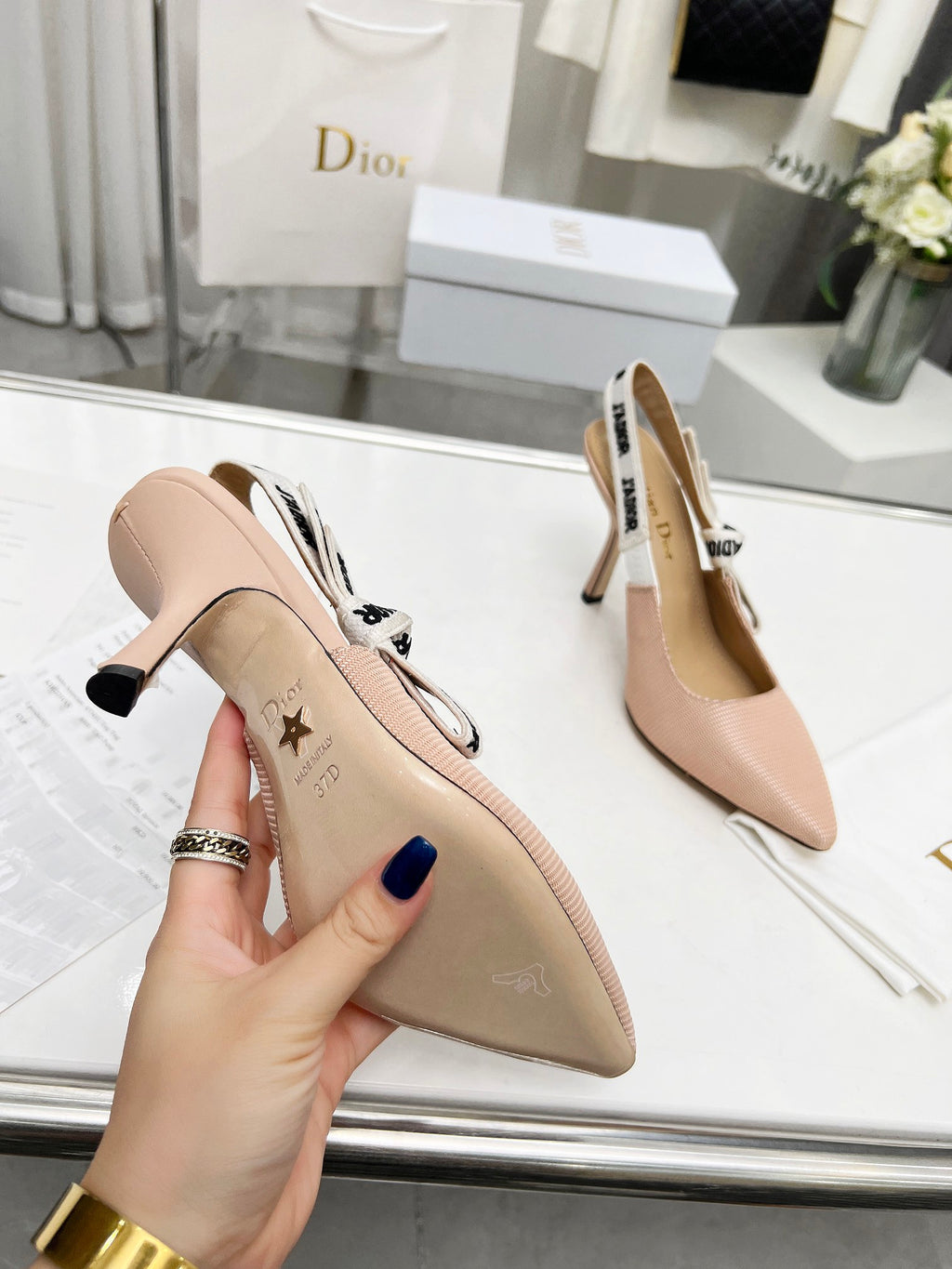 Z2Q55D44  Popular leather High heels