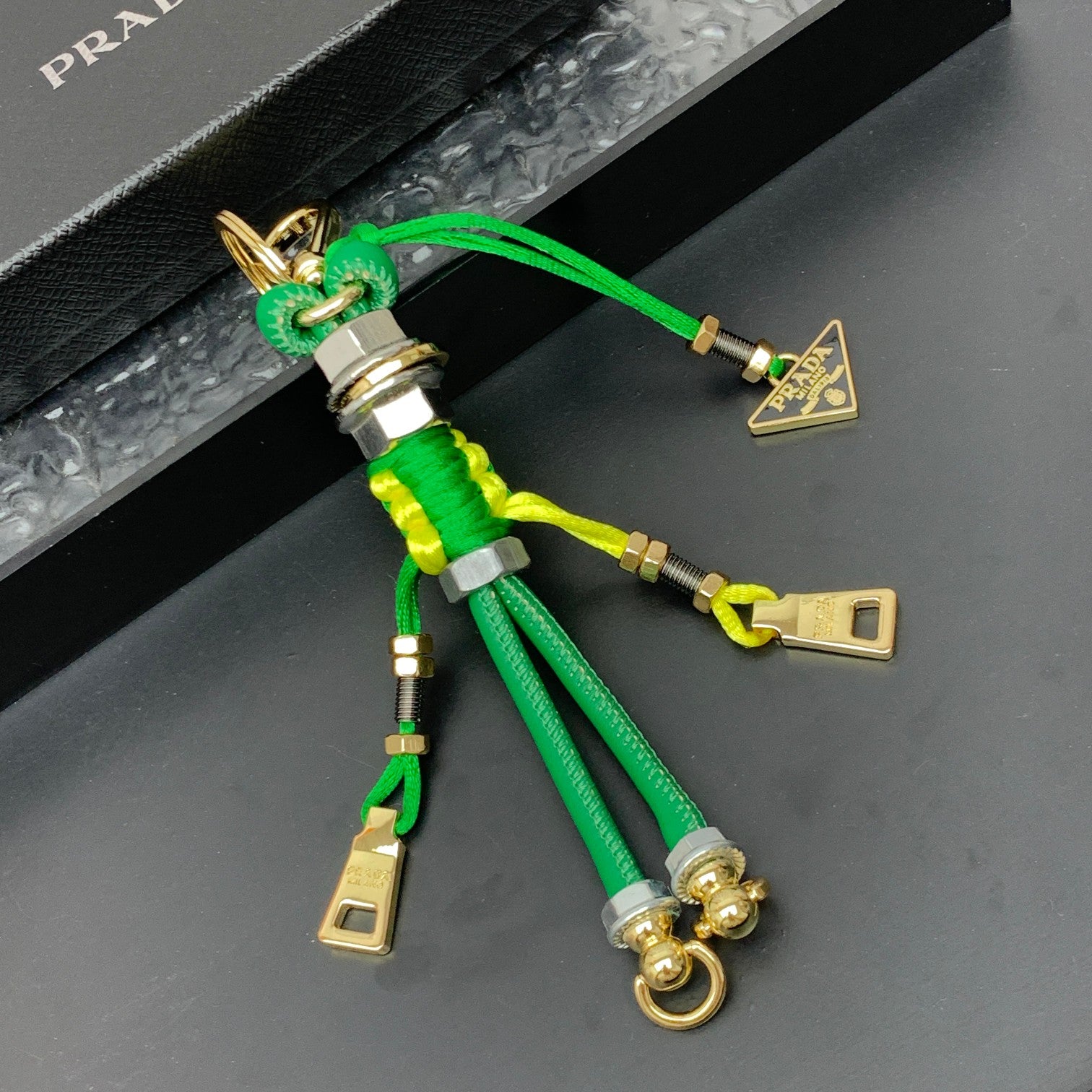 A1Z105P1 Popular bag 's charms accessories