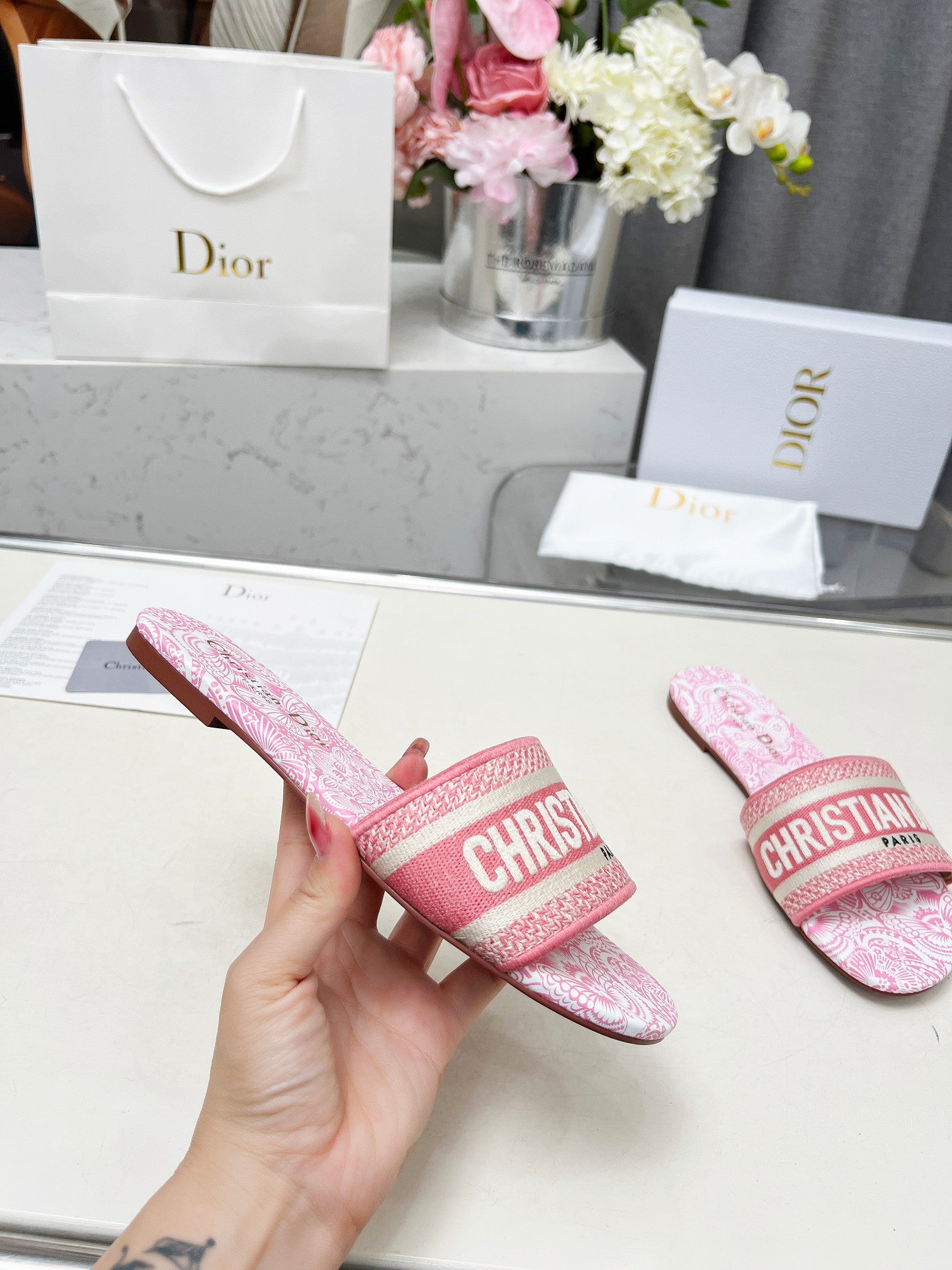 Z2N65D26  Popular leather shoes
