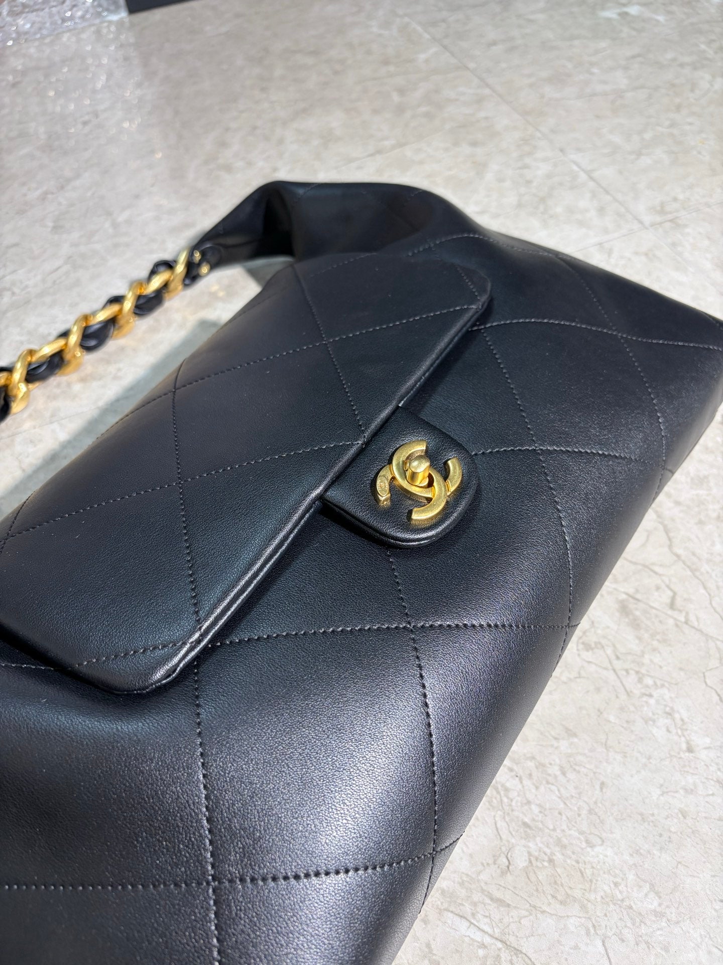B1R15C146 Popular leather bag