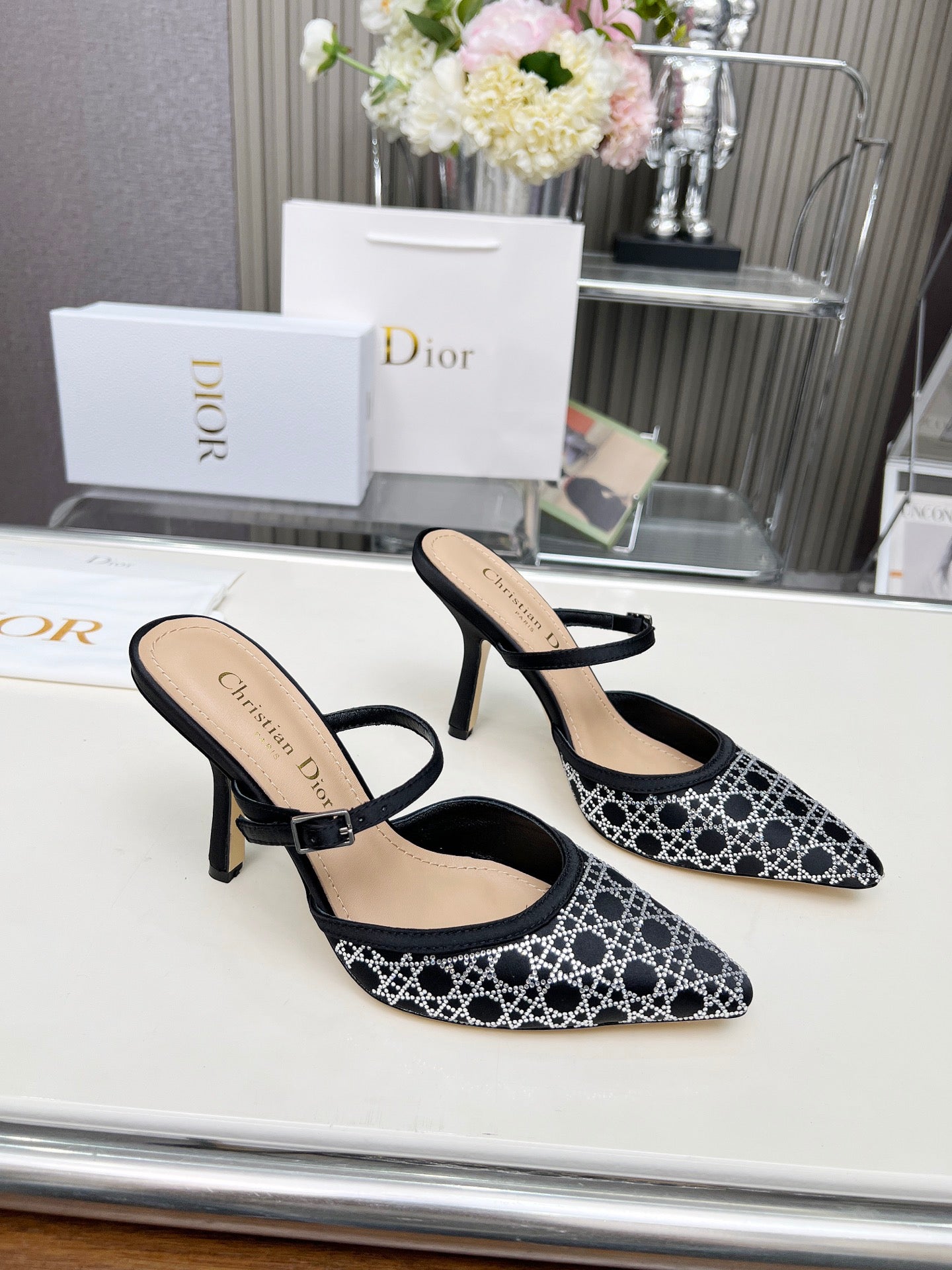 Z2Q95D117 Popular high-quality leather  High heels