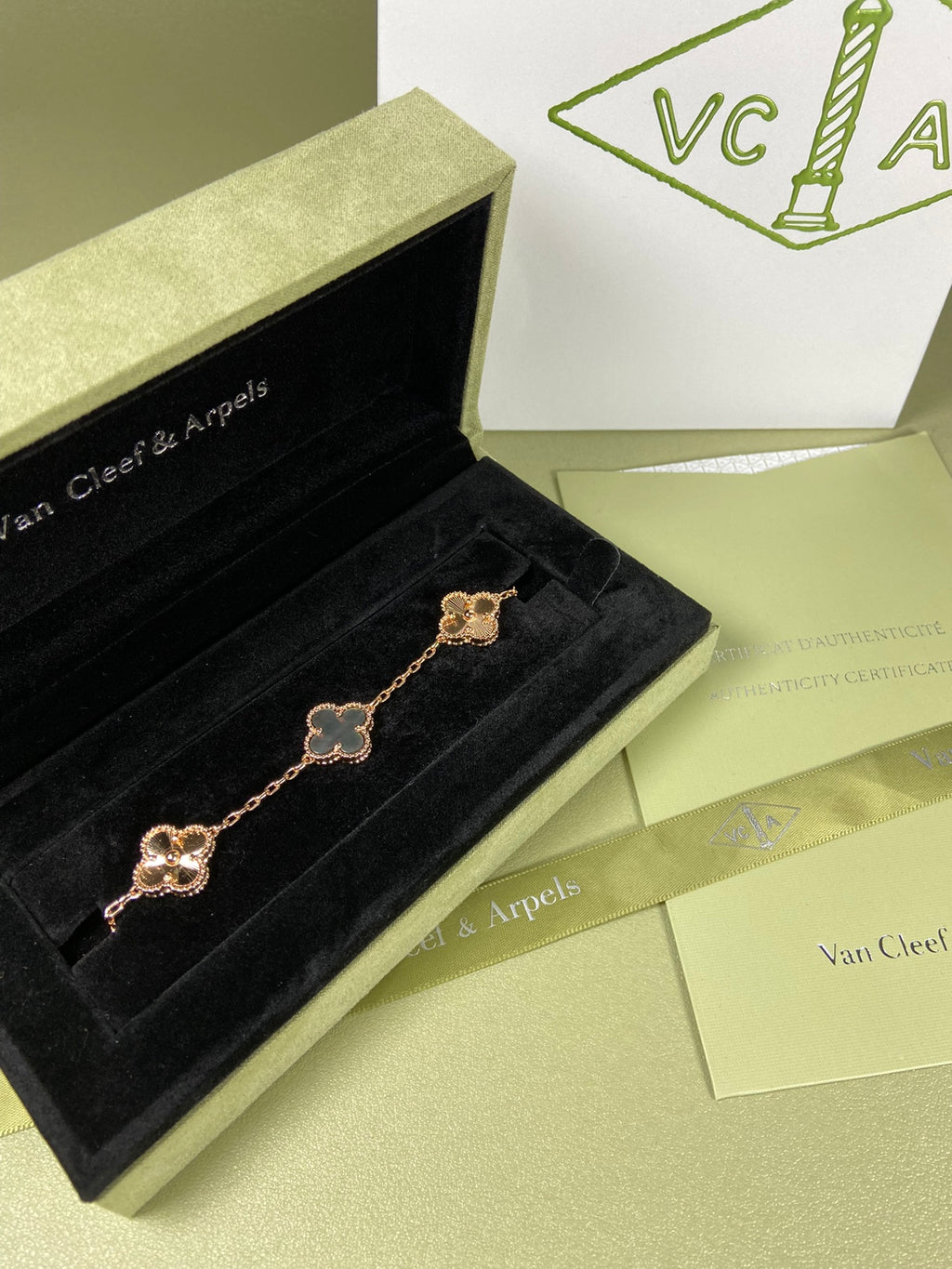 X5X94VA181K  Popular bracelets  5 flowers normal size1.5cm flower